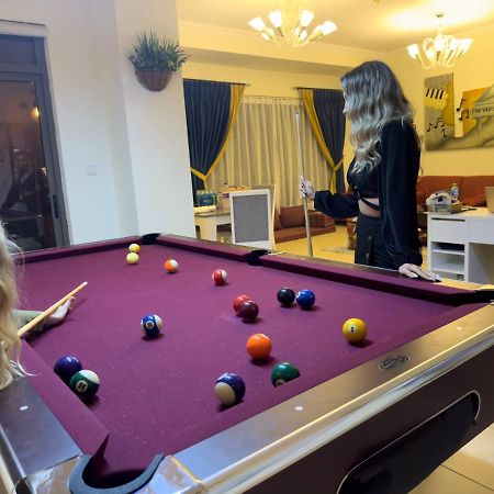 Route 66 Beach Hostel ドバイ エクステリア 写真
