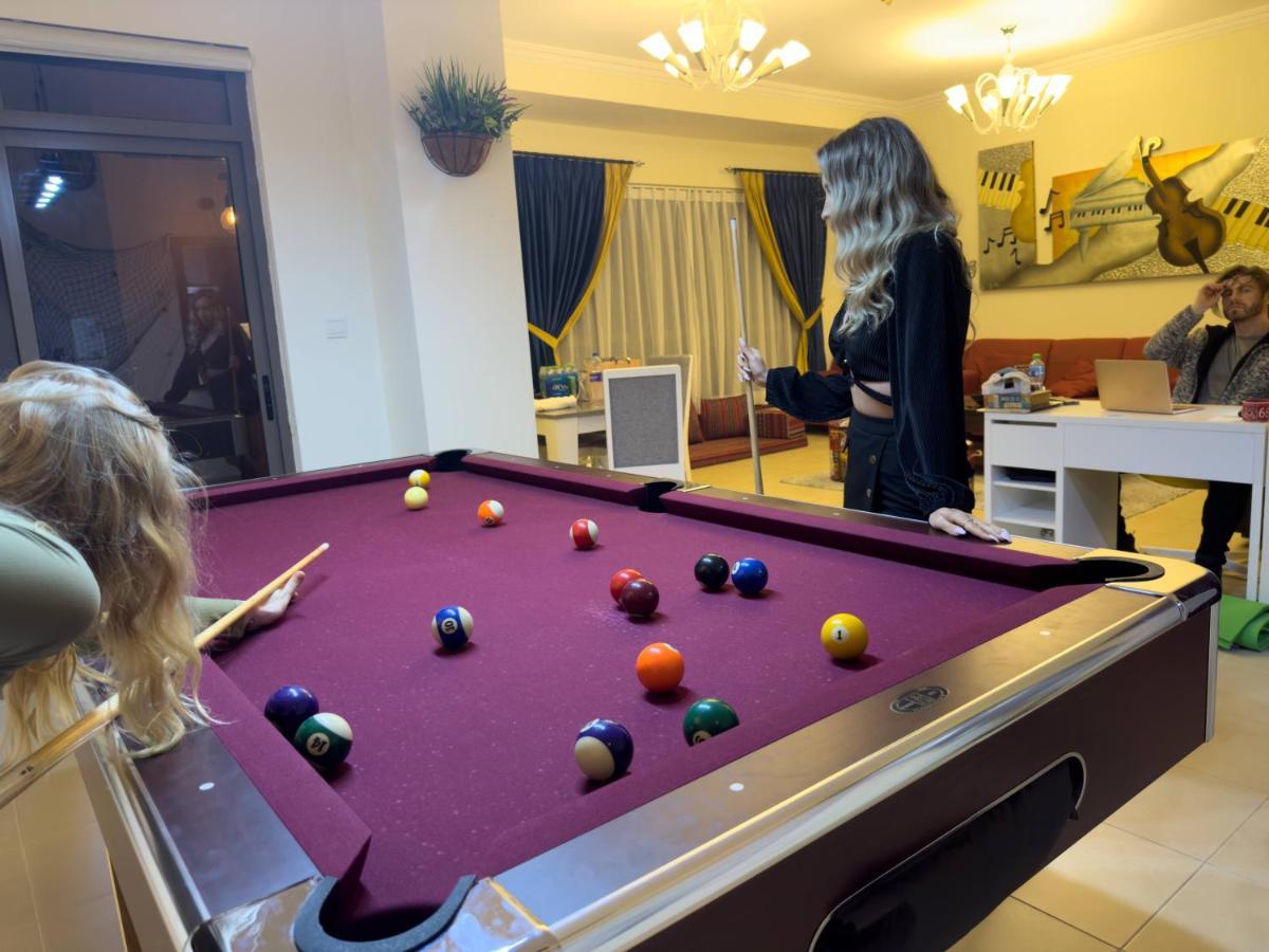 Route 66 Beach Hostel ドバイ エクステリア 写真