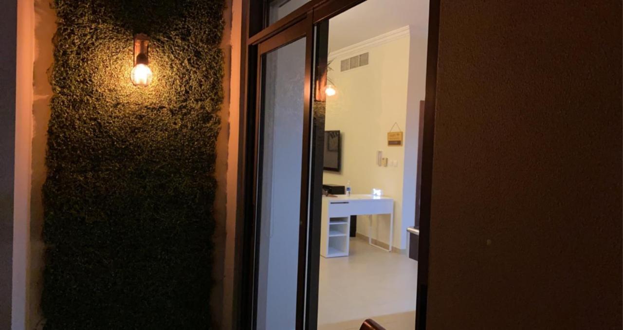Route 66 Beach Hostel ドバイ エクステリア 写真