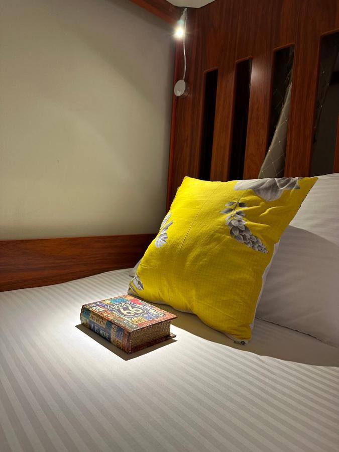 Route 66 Beach Hostel ドバイ エクステリア 写真