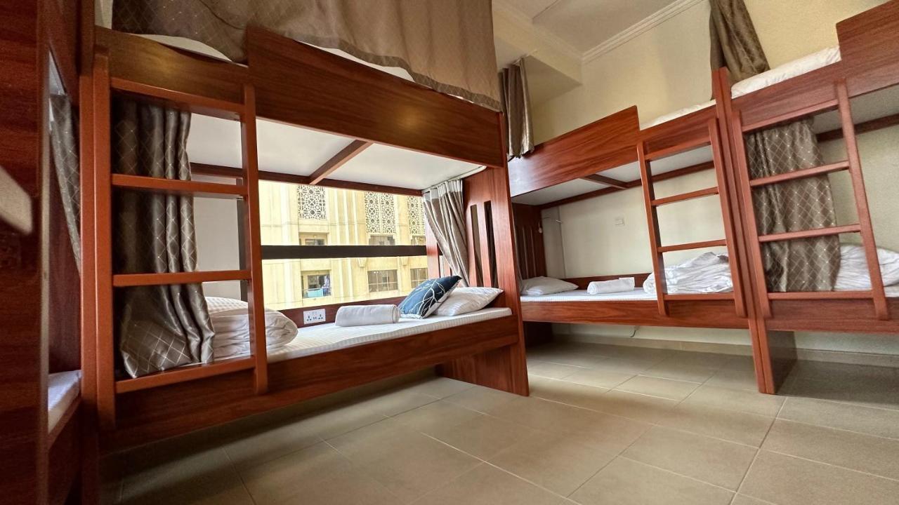 Route 66 Beach Hostel ドバイ エクステリア 写真
