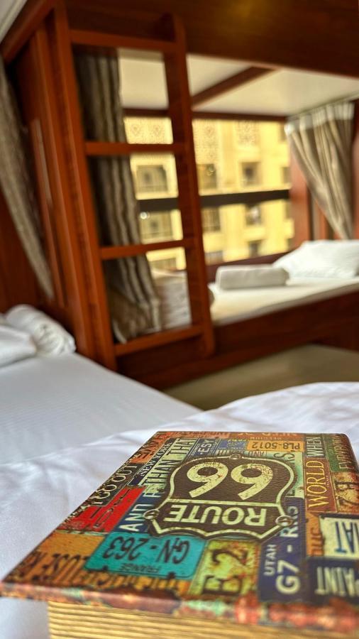 Route 66 Beach Hostel ドバイ エクステリア 写真